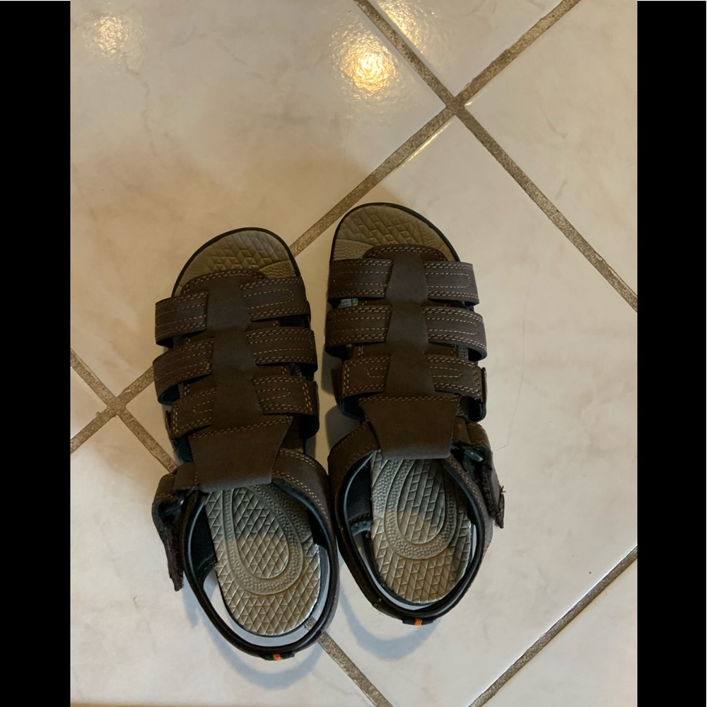 5 1/2Medium boys sandals.